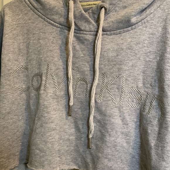 Calvin Klein grey cropped sweater size XXL but fits like a large/medium - Picture 4 of 4